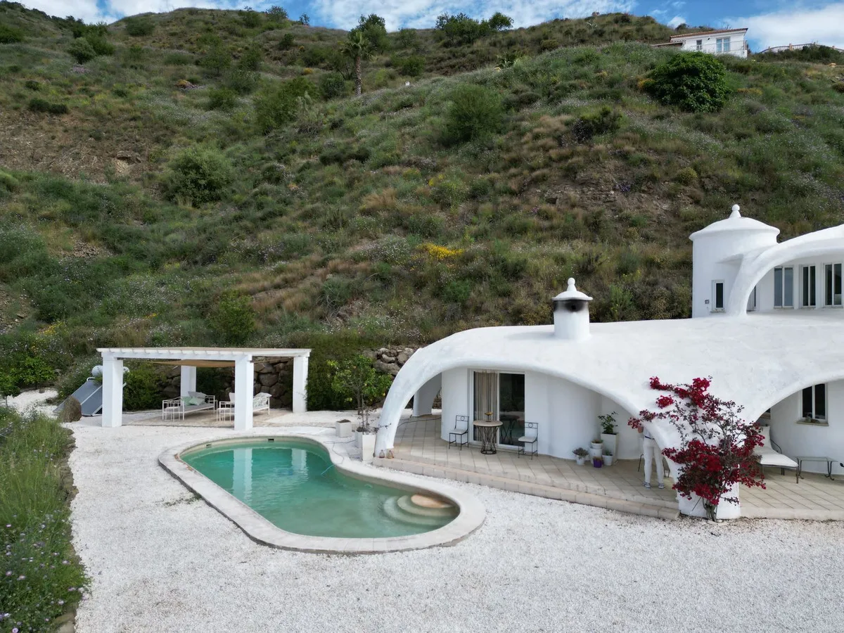 bc4dd015-aeb2-4874-baf3-2a0787a66ceb