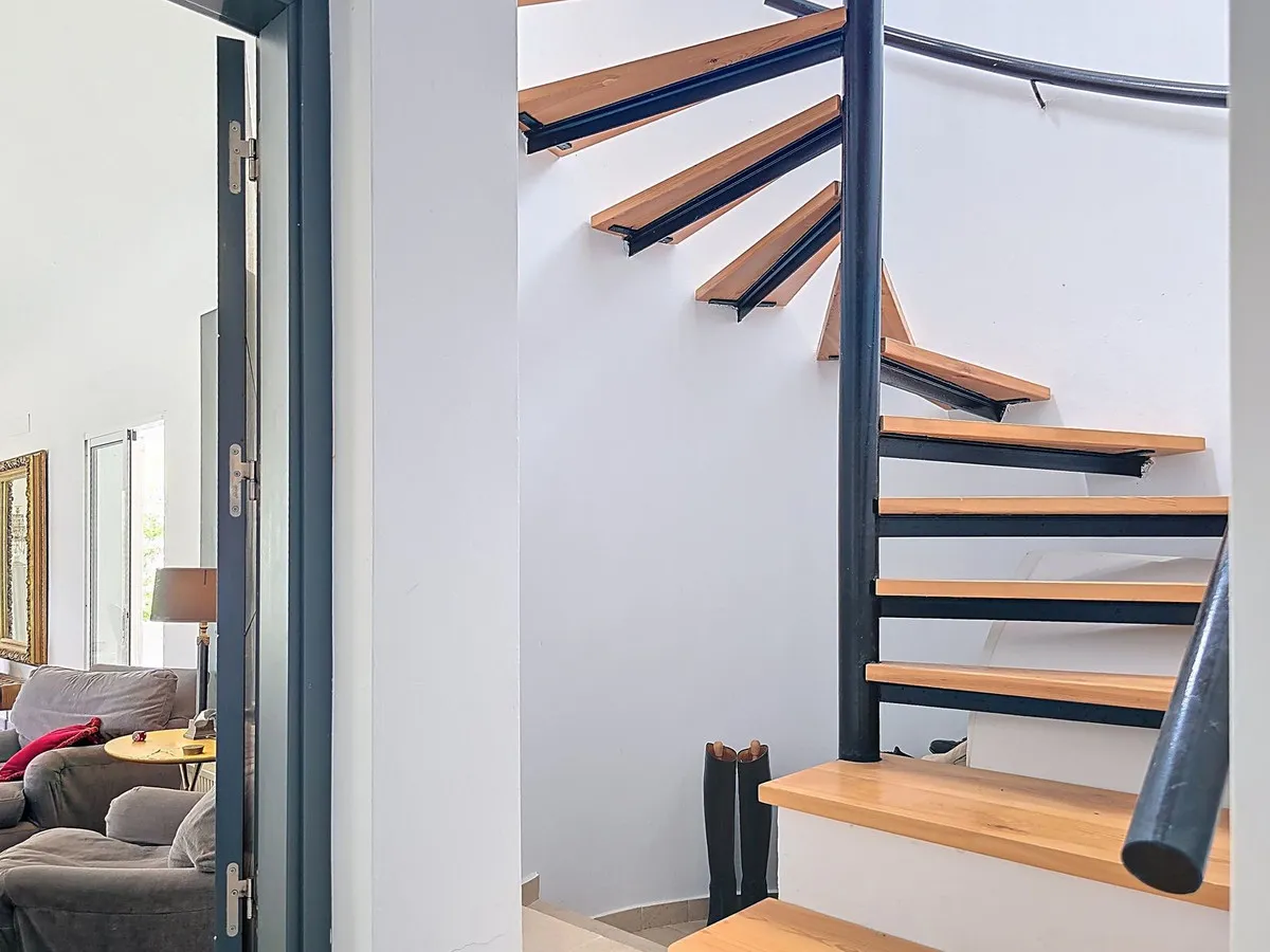 dff96890-80fb-49b2-9b9b-699008db0d0f