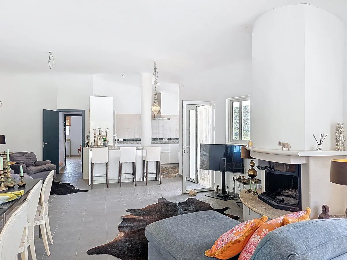 e0cc6ff8-887a-46f3-a2ea-1966bc97f721