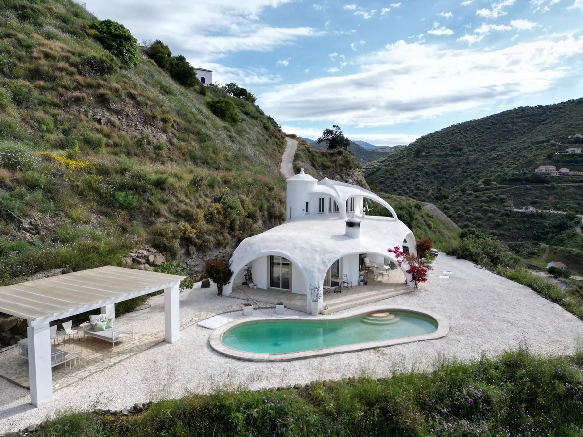 f3a5c5bd-45d4-499d-9cfc-f409f1fc9b0e