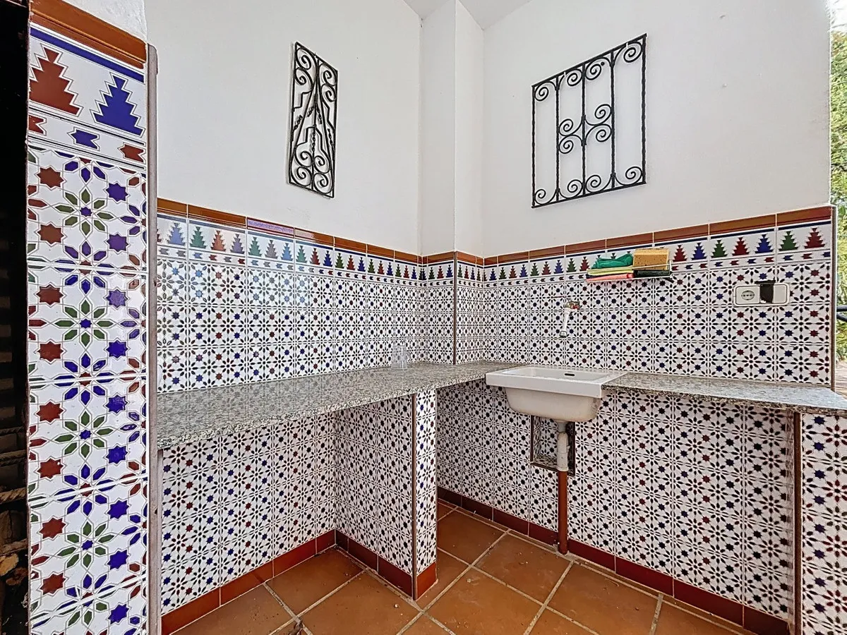 e9336174-516c-4c4b-aa94-e180bee93444