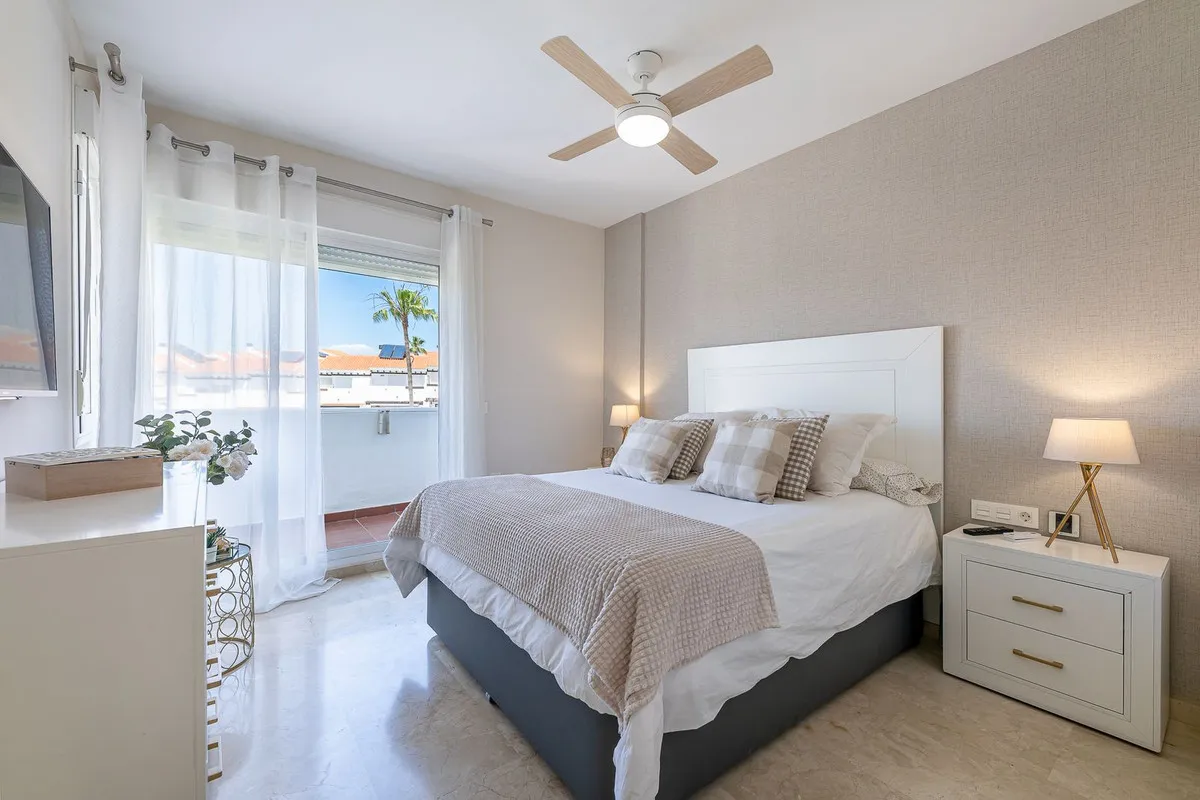 0beac2ca-7c3d-4592-a868-18a3d1e65ab3