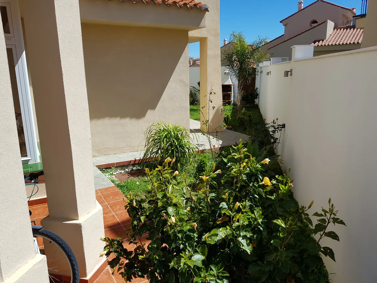 1dc0555e-ff6a-4a81-b355-e00782a31fe7