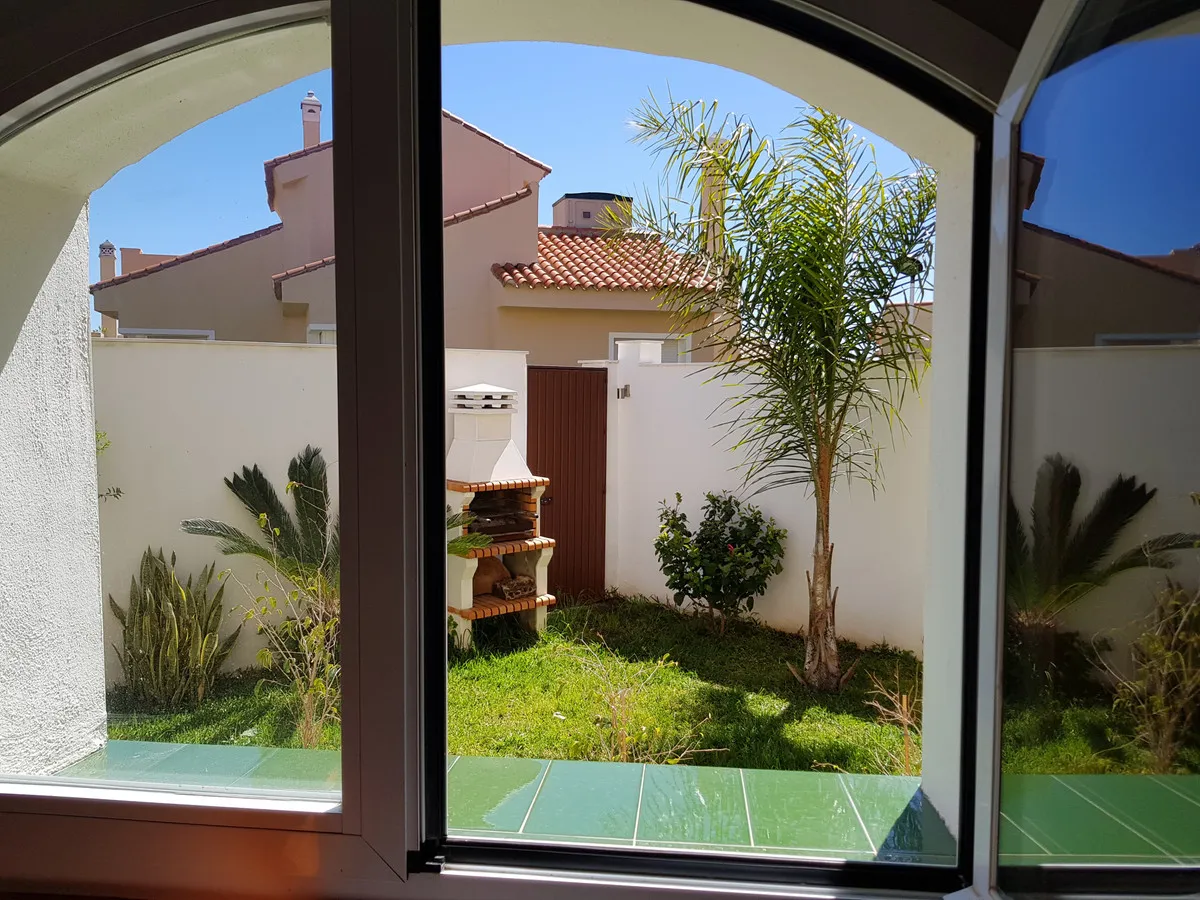 f4c77440-233e-41a4-8205-c602ccea2218