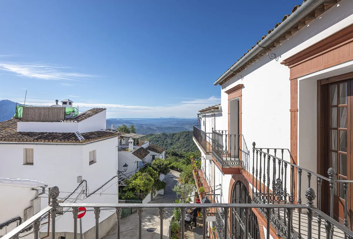 a06fd3f9-9349-4cad-b9a6-2011de72c0b1