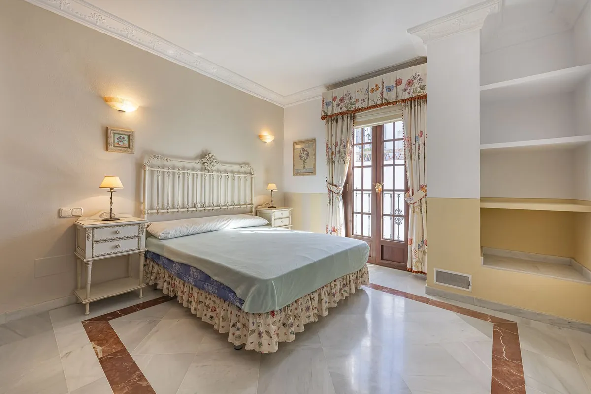 c2f6a0d4-e839-4e51-a6b5-fa0d9b838851