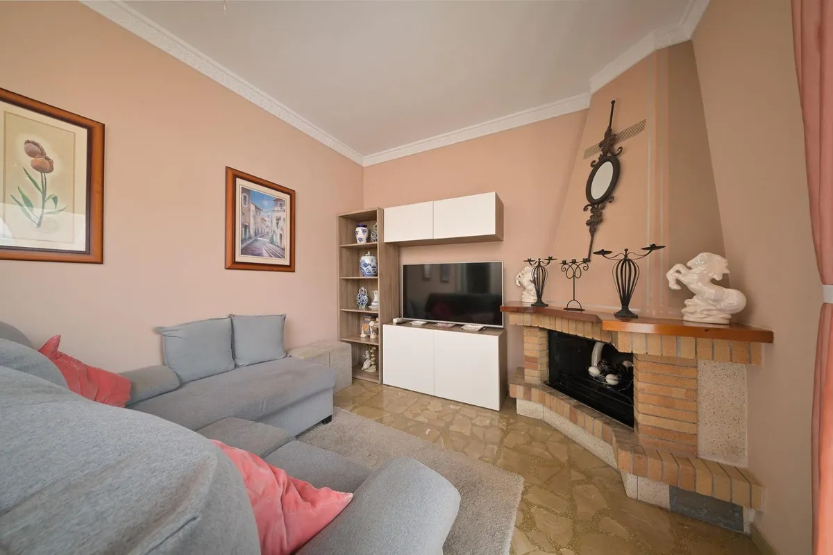 b7967079-edf3-47ef-9911-f5e78e7489e1