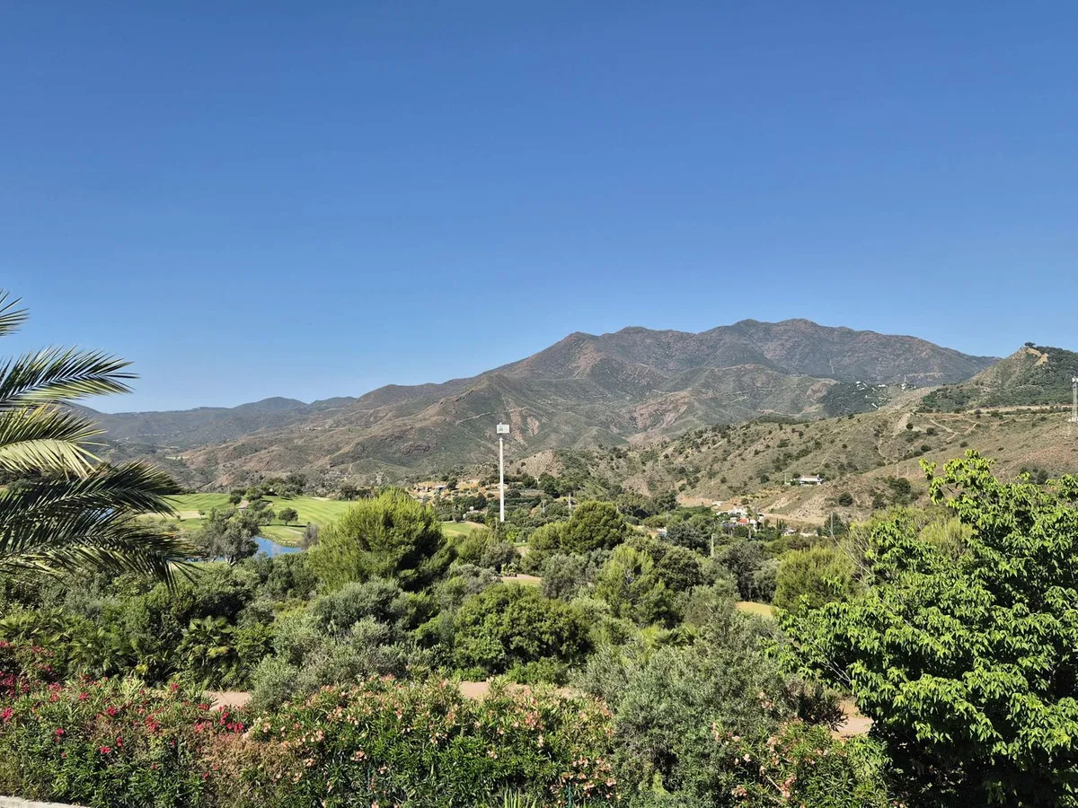 f7a5467c-0bd6-4c35-b3f6-00ccf4e33647