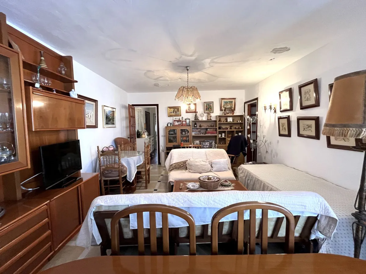 e953a5ef-5d6b-4b82-ab8b-70b620360cd4