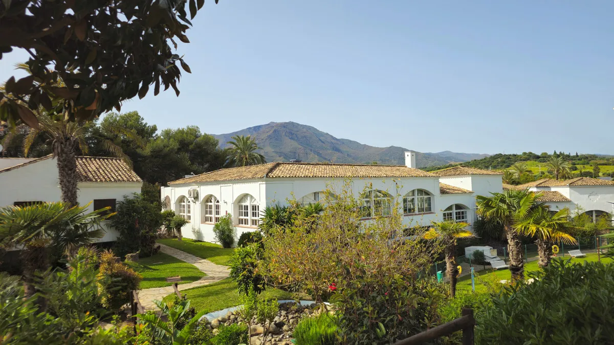 4aa925db-eddf-4da9-b03c-8a76d2b3fc1d