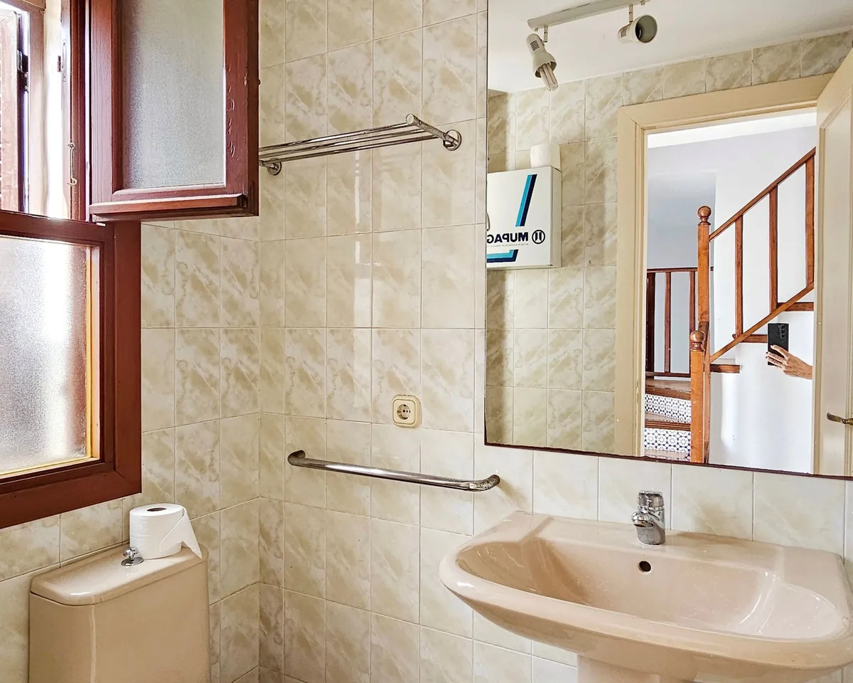 9ce7966b-9c6e-495e-88e9-f05f617fde96