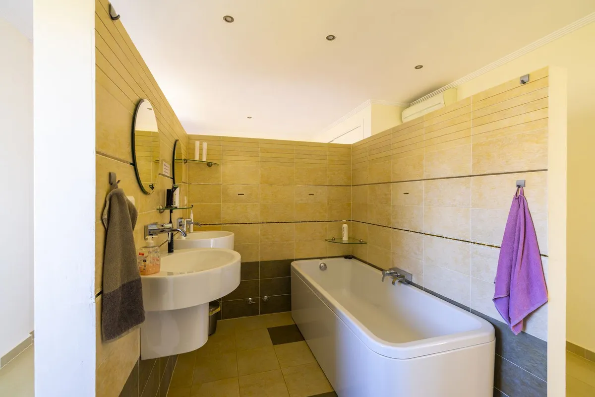 0953fad0-c723-49b8-87a2-6a980e87df4c