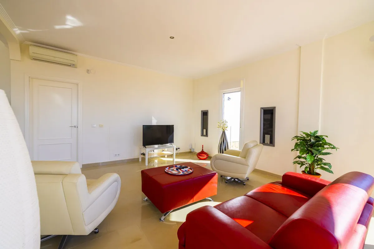 3f0eff02-cc73-4c0c-9d8d-5d8403524b1e