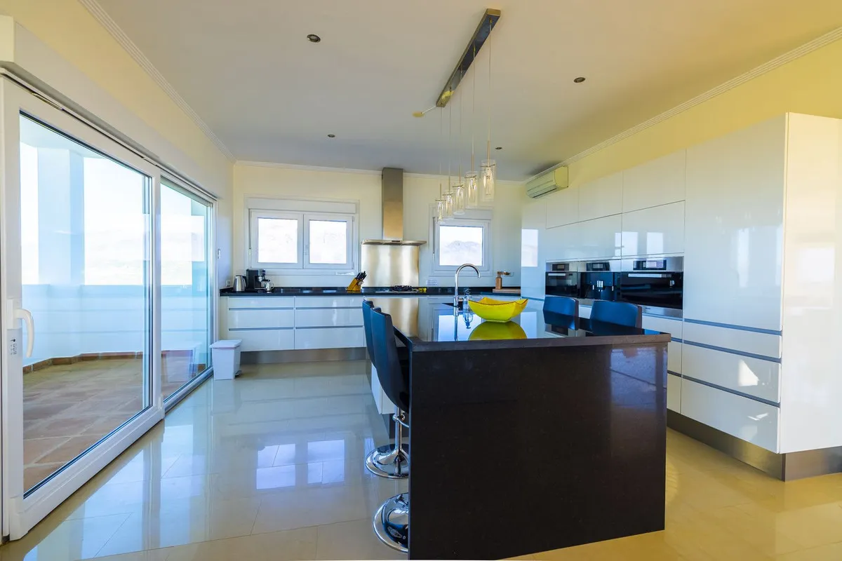 8bab031f-a2dc-4e16-9d8d-1811a32fa02e