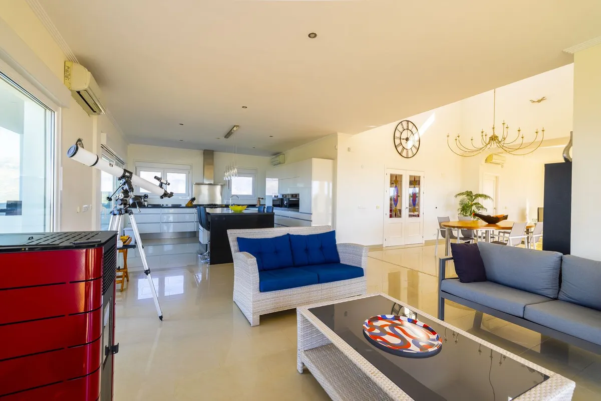 f1579e2b-4709-4c23-a425-7e5b2c7e7c6a