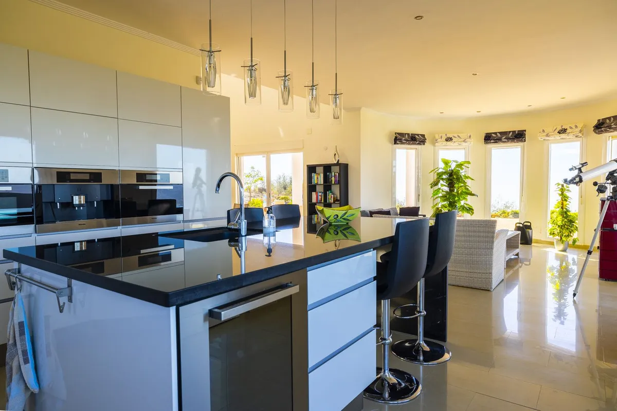 feb229ed-aba7-4210-bfdc-9732d86bcae7