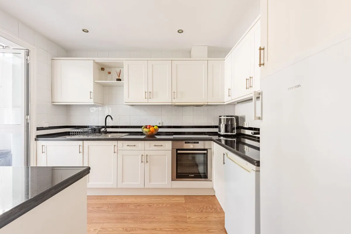 8e7f9225-faeb-4107-b9bd-93a7ba11b6b3