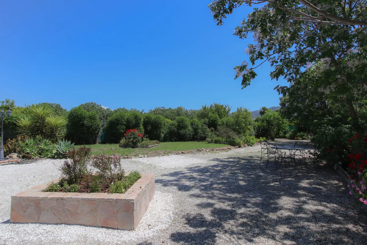 3301f3af-1774-44f4-b591-9d0c67d723a5