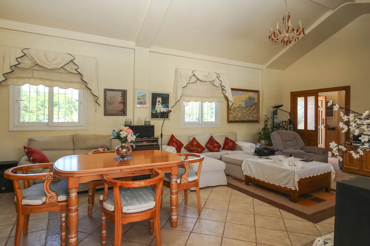 d4988dd9-e542-4bfd-865e-cdbe0c6eb482