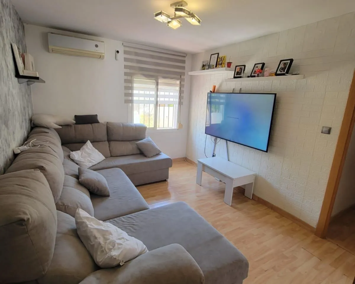 e5703ec6-b3fb-456d-b5bb-8e43eeffb800