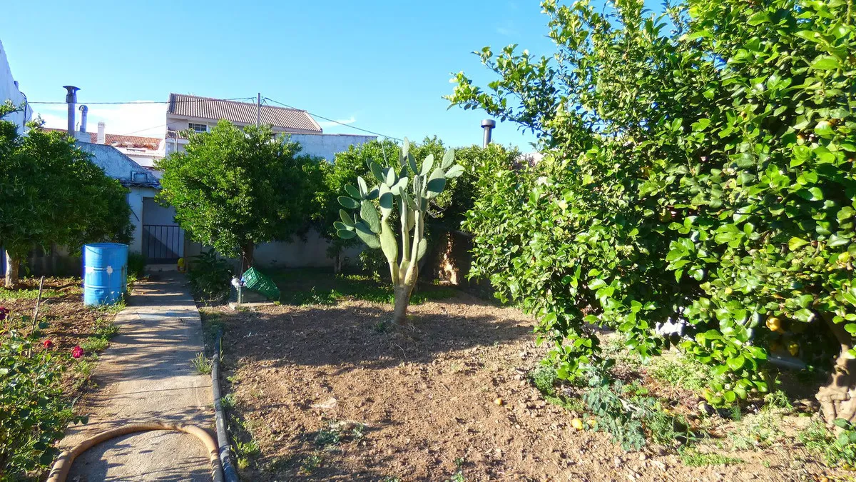 b18bc143-d2e2-4c9a-a196-028c6d822121