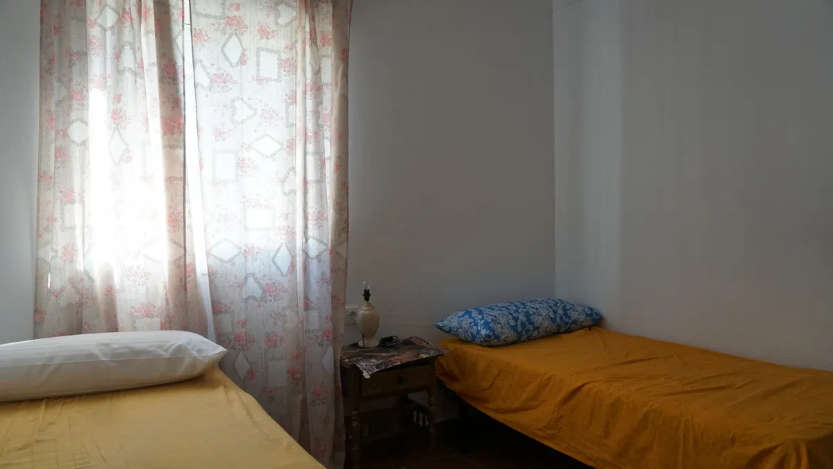 4b1ebba8-99bc-4f77-b1b4-c763565aaf87