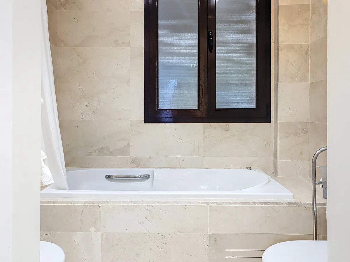 c04b9412-8a8f-45bb-84d2-6b471b817b9e