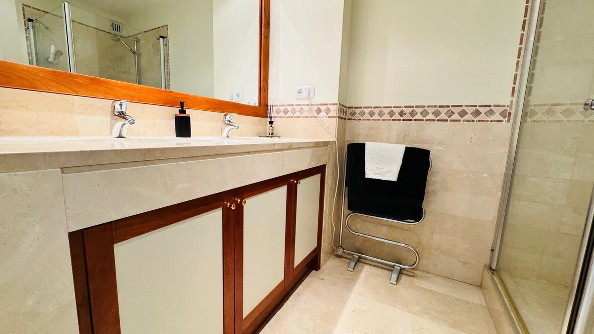 e0a919b3-83b6-400c-ae69-432867857a3b