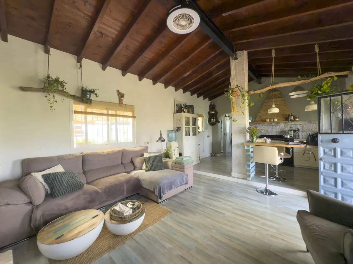 528d313c-d37b-4c6e-8c1b-fa2cf105752b