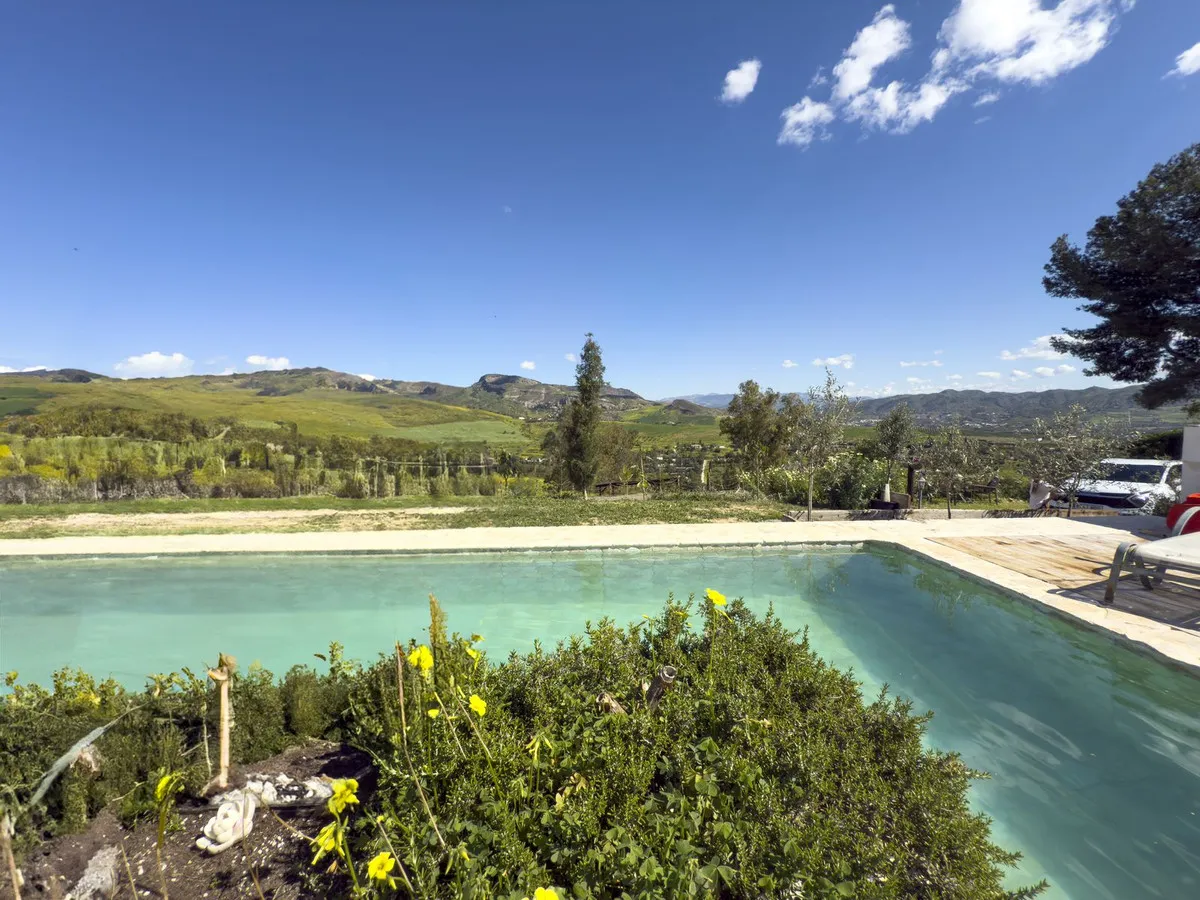 9b1c46cb-cebc-4b4a-90ae-165a2e8ce4b8