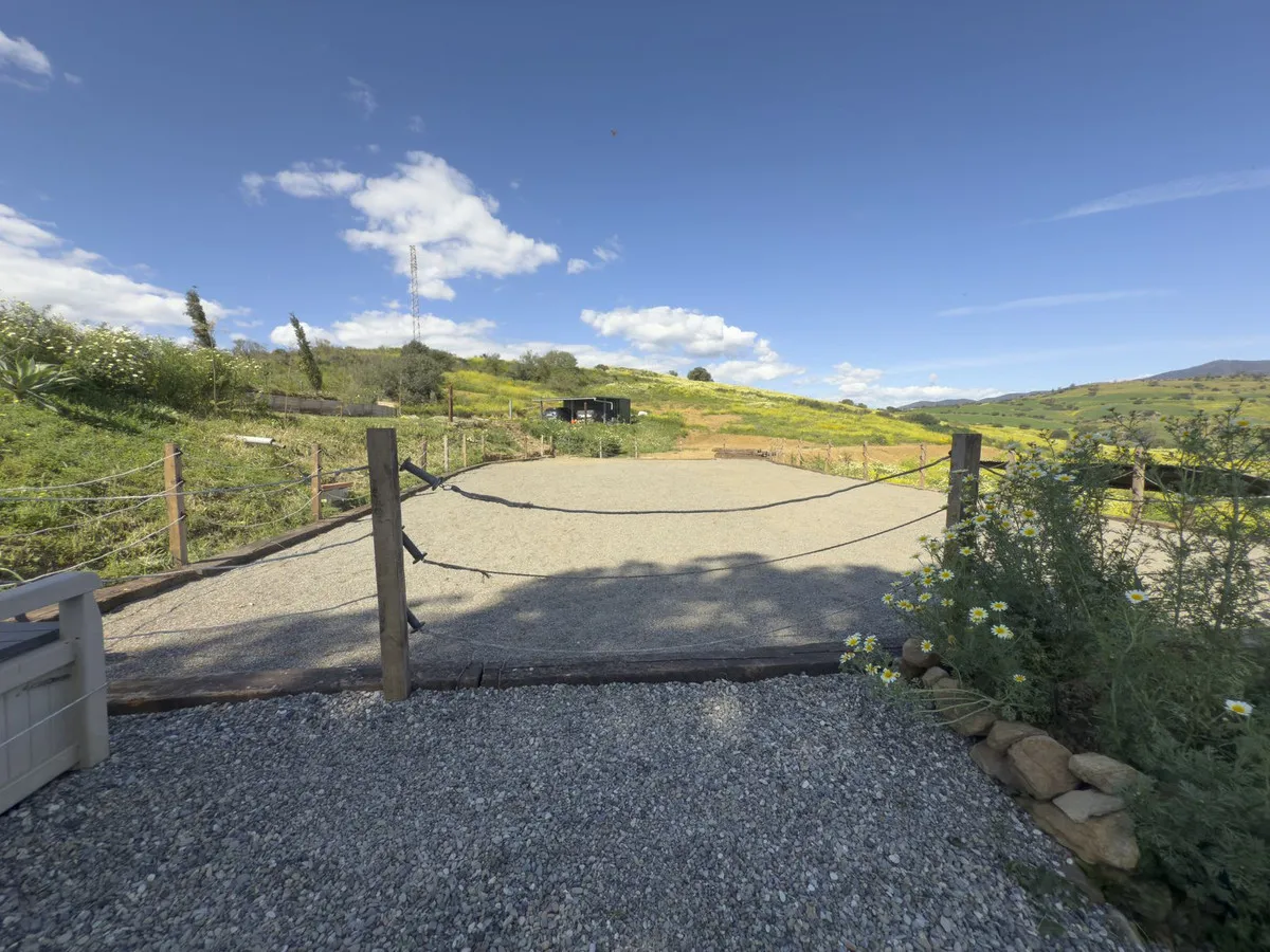 e9f34219-4f11-43a1-9b7d-e5baf28bc7a3