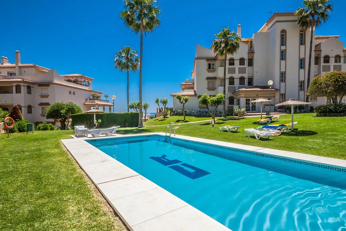 4b9db8f0-4456-430a-93c6-8cbeab675a12