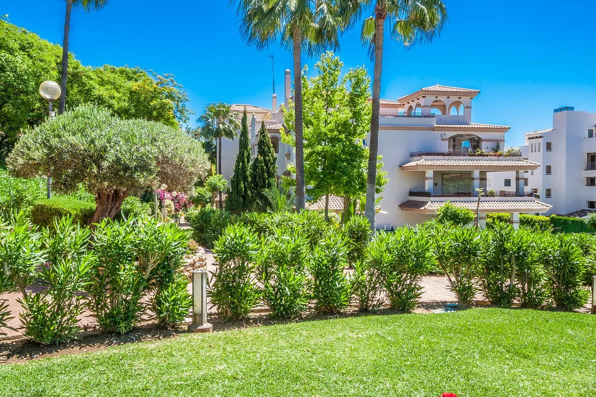 72b080bd-2c5d-46f2-b239-9a8d8a605bab