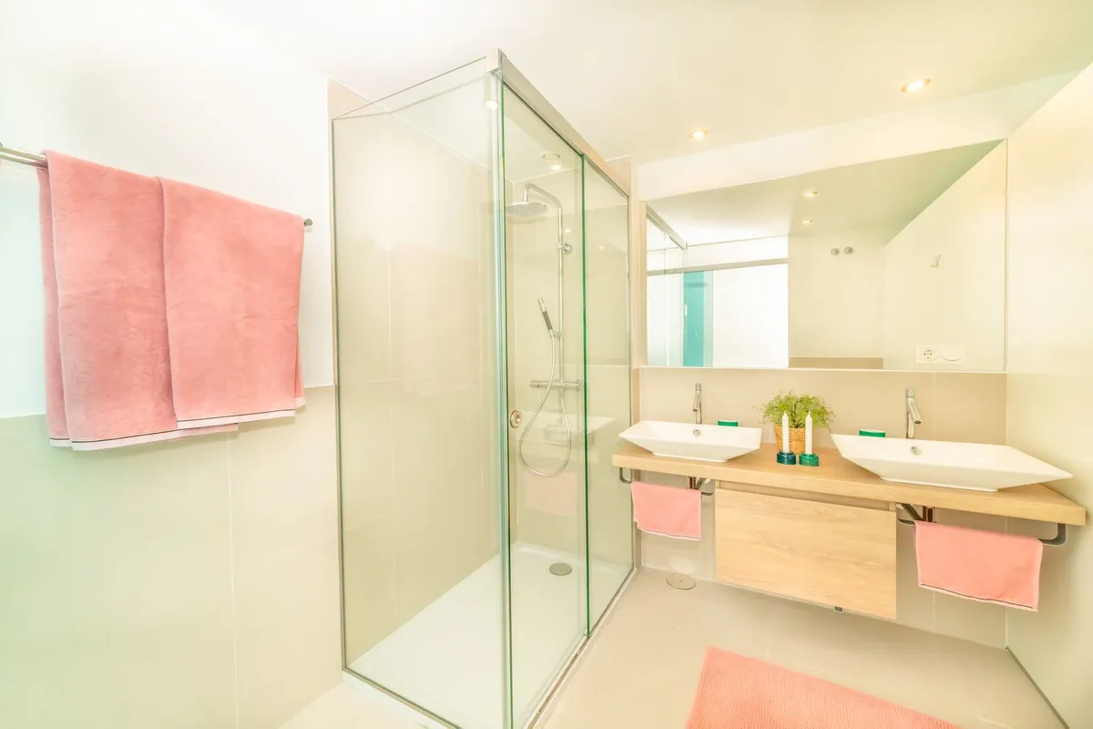 8d0432f4-2cd0-4228-87e4-12e2596af50d