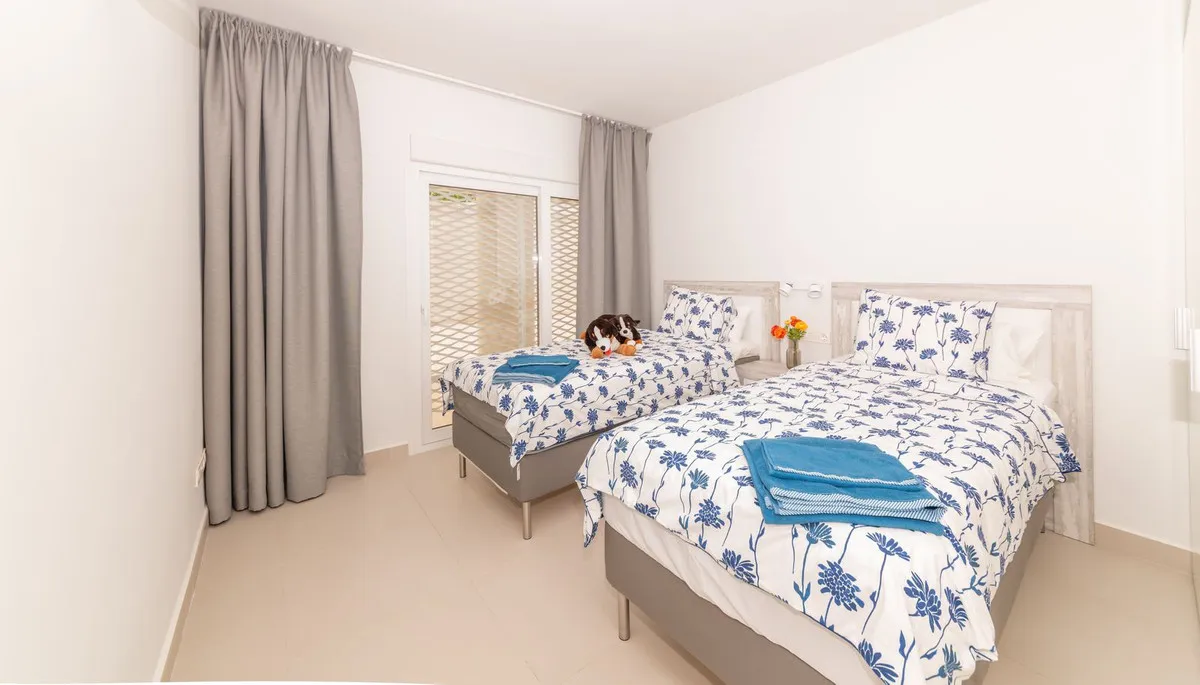 c75493e2-6212-49fa-871b-dc60976f1a29