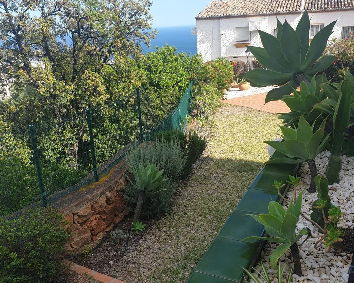 83a4b124-165e-4c67-83e6-19eeeca55fae