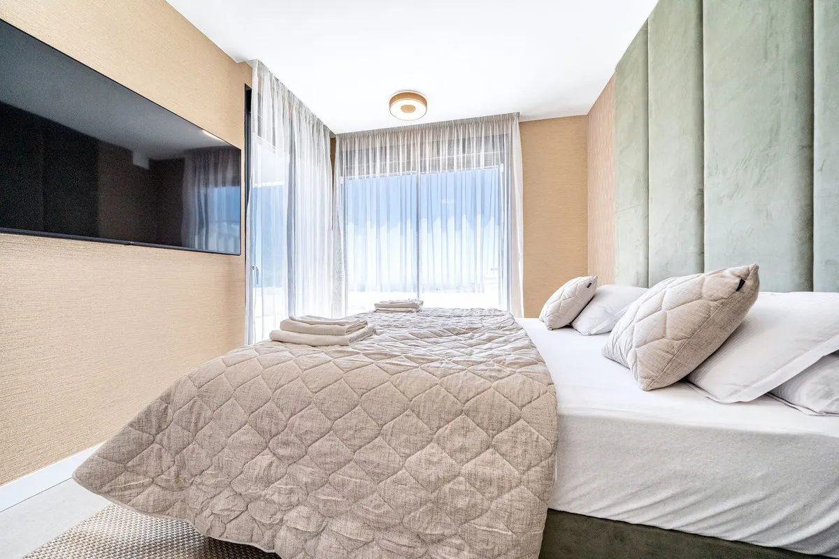 9fc14ddb-d1b8-48ee-94fd-e2a3b2c4f657