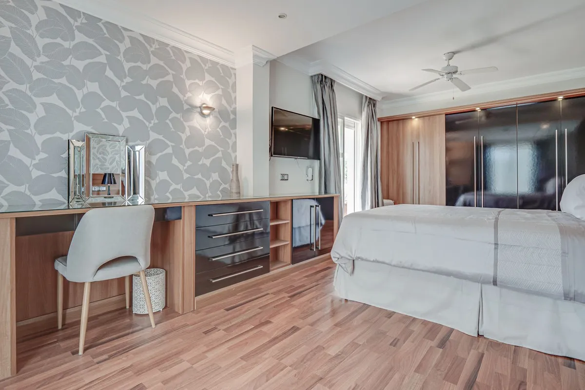 4b916bb1-fbc3-4172-b6c8-91fb071b67ce