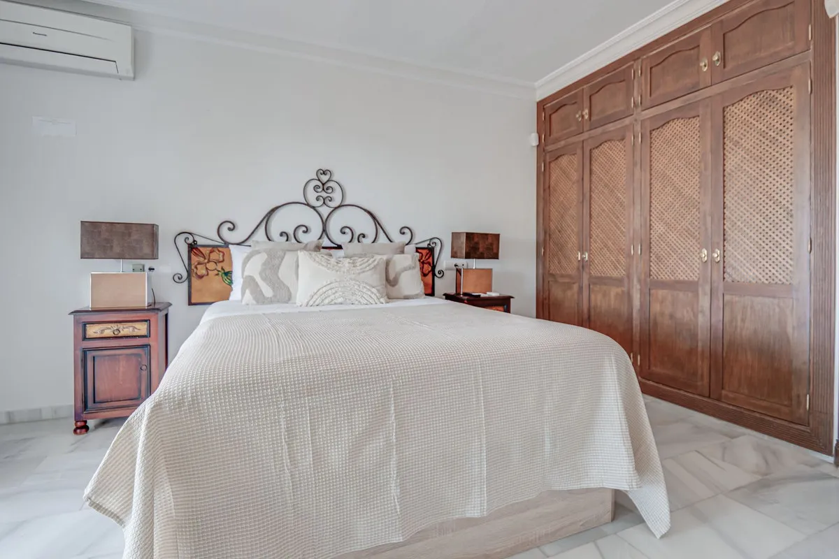 7e25aeee-4063-477a-9eda-a9a11db54c75