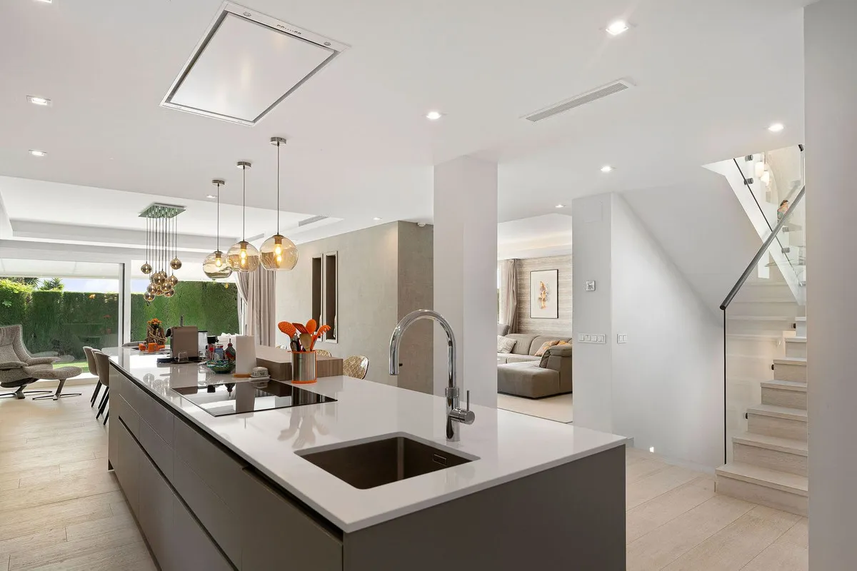 4b7aa859-9158-4800-8603-03c4816cdea8