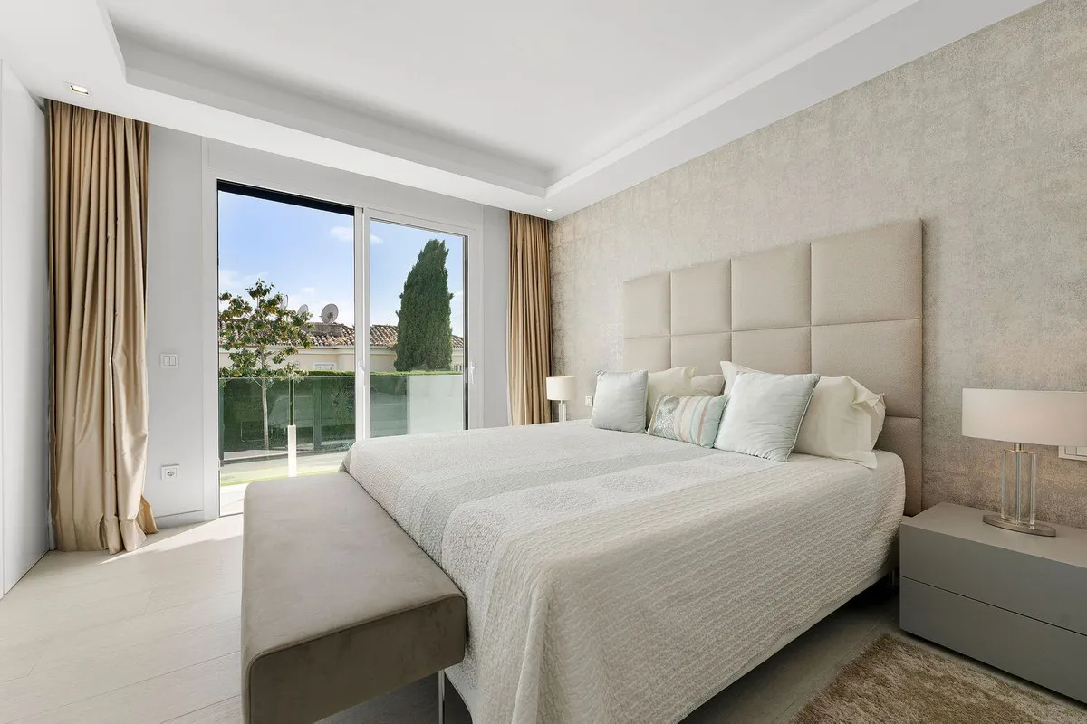 6cf79315-04f8-4b15-aa8d-a563bd0653be