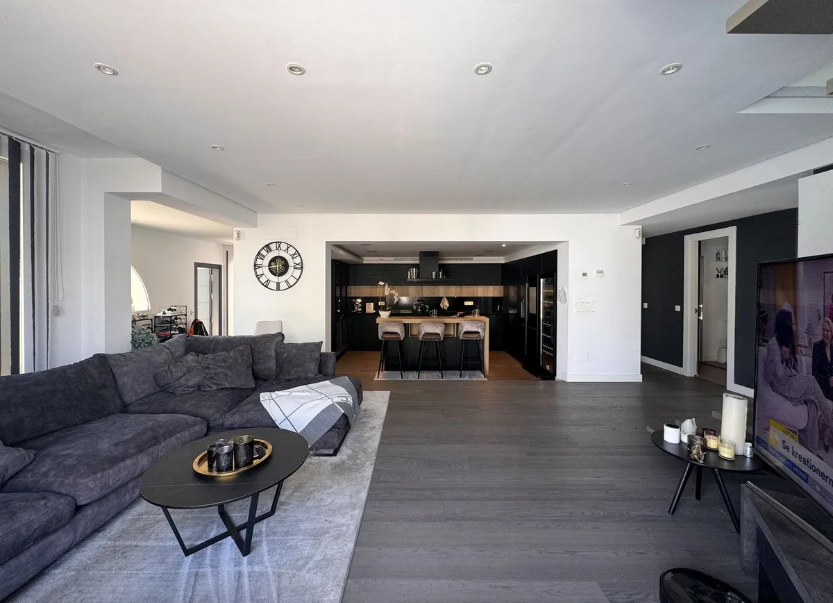 af0ee1e9-37e9-4f88-b960-fcd3d1de6b63