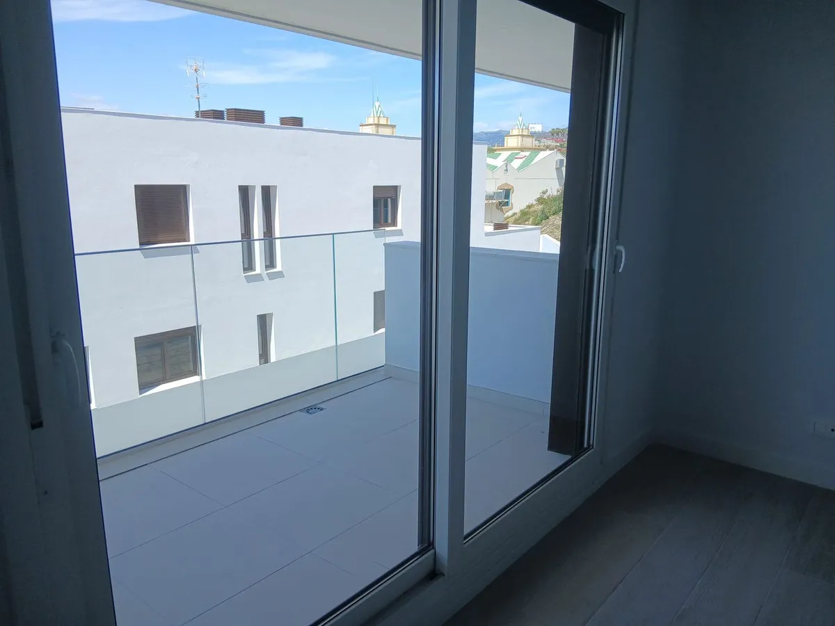 e5a23942-75c5-4f8c-89d1-dd7bd0f107fb