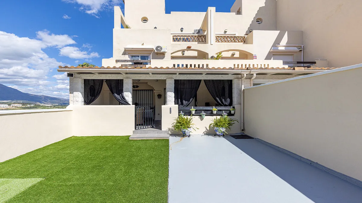 c5afe9b2-6104-4c18-8316-fec945eefa5a