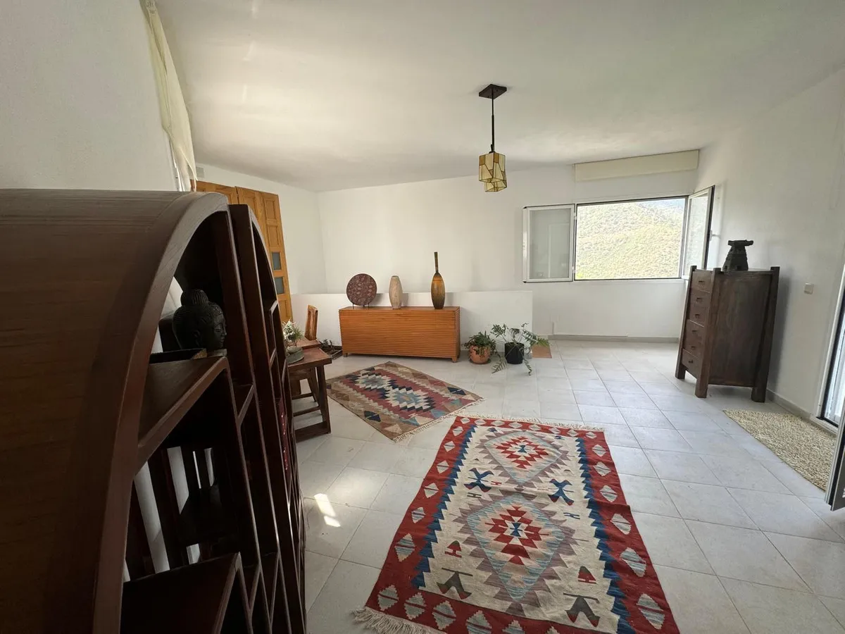 ccc99dd8-77a3-47c7-9bcc-fc9a55d2513a