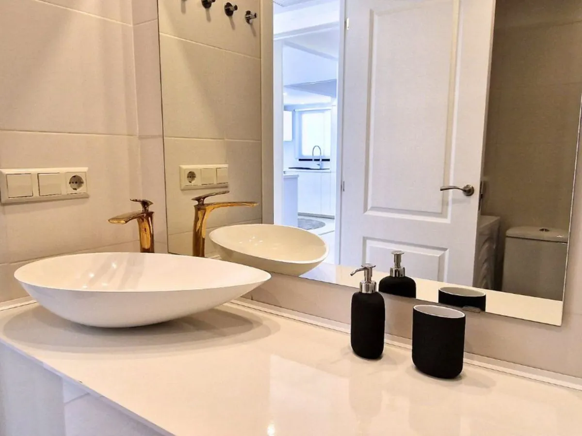 a1aaa21b-c4e8-46d0-9b98-69c2384da338