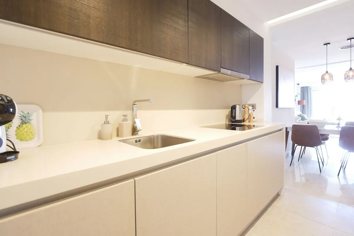 dcb6c813-c9bc-42ca-9b83-394754bd3e04