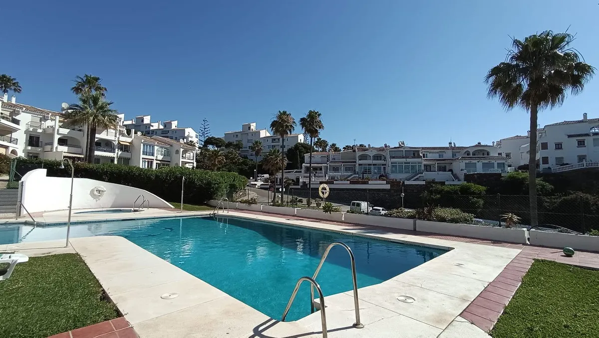 24dc7778-7f83-49a9-845f-50d13adbe1f6