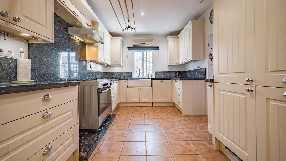 2c4f6ebb-604e-47fa-b2f4-aee20fb9da5d