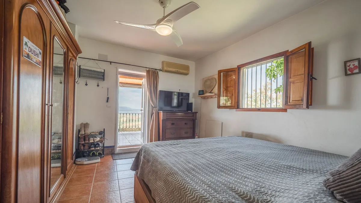 8990c9ee-9f40-4044-a4a1-a8d431a2b5c4